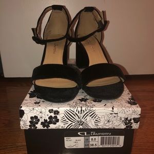 Black strap sandals CL by Laundry